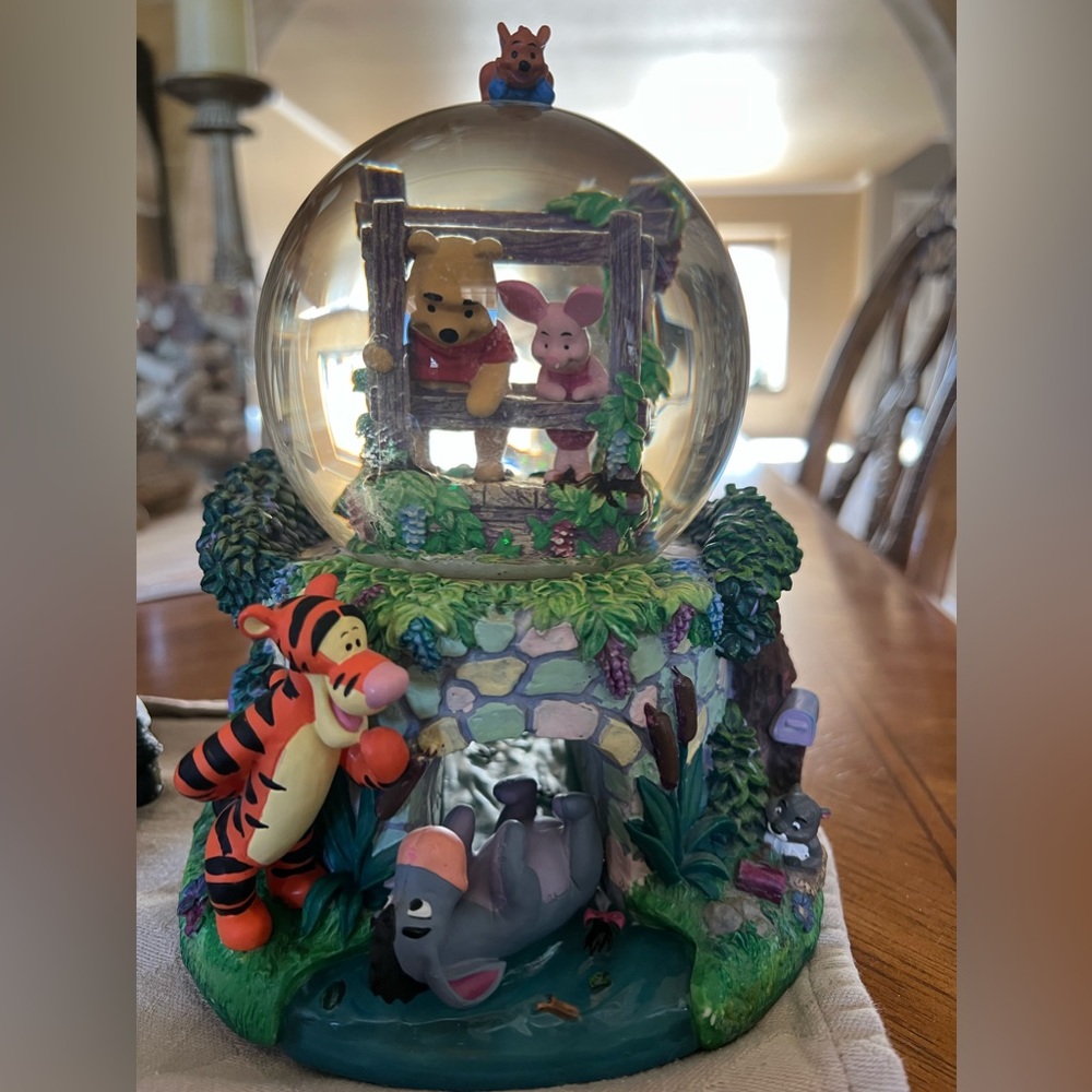 Disney Winnie the Pooh “Playing Poohsticks” Musical Snow Globe Rare